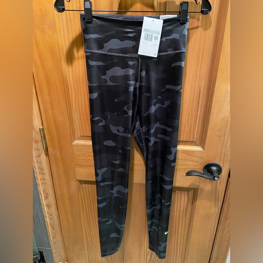 Nike Dri-FIT One Women's Mid-Rise Camo Leggings